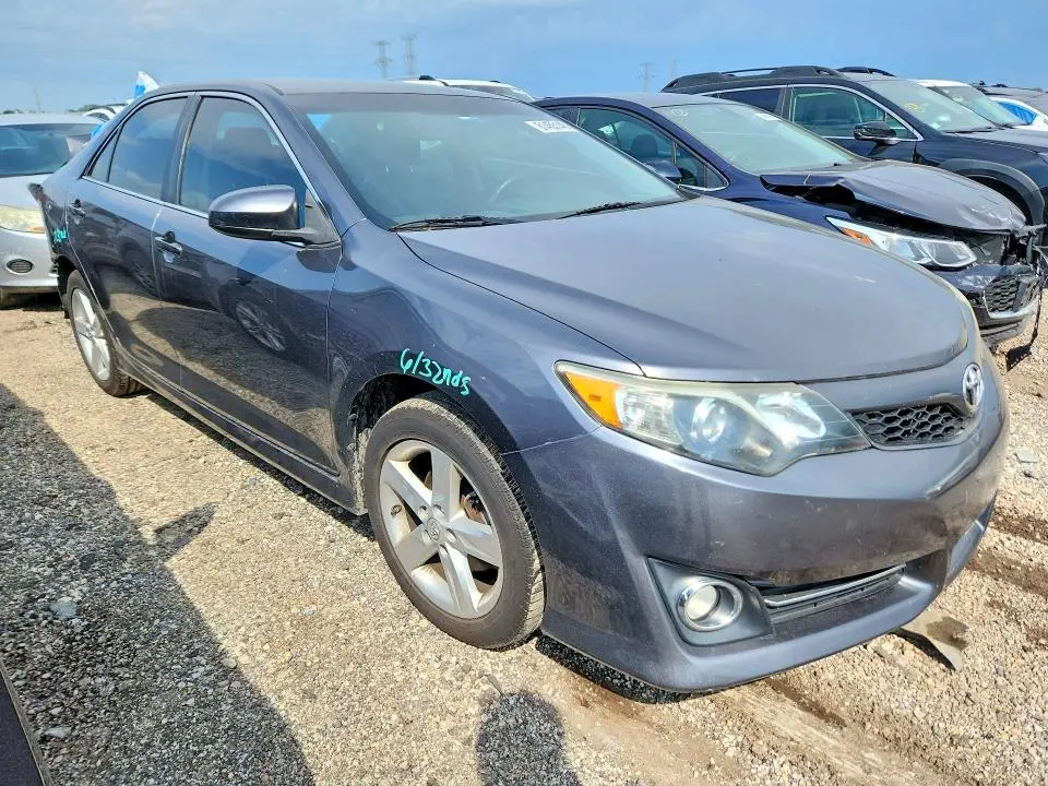 2014 TOYOTA CAMRY SE  
