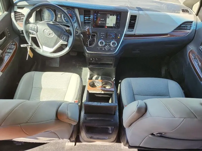 2017 TOYOTA SIENNA LIMITED 7-PASSENGER  