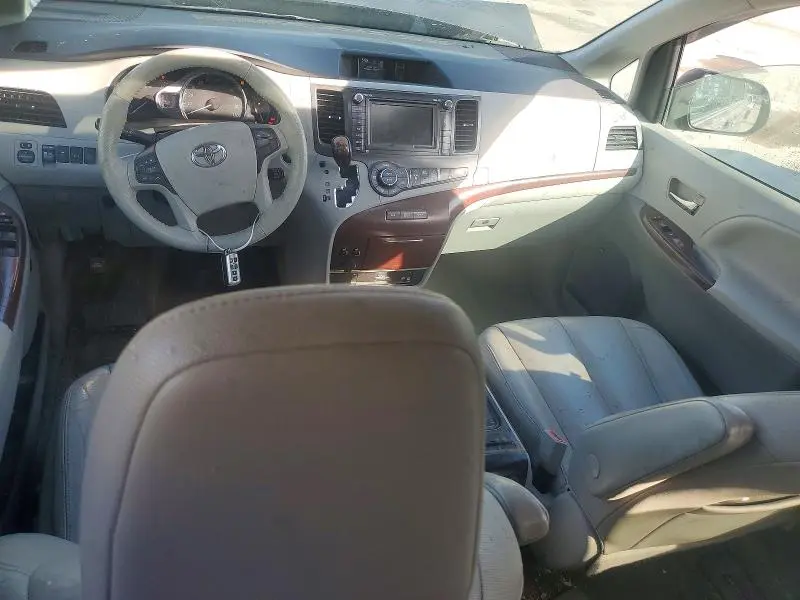 2013 TOYOTA SIENNA XLE 8-PASSENGER  