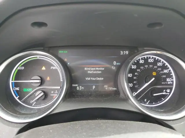 2020 TOYOTA CAMRY XLE  