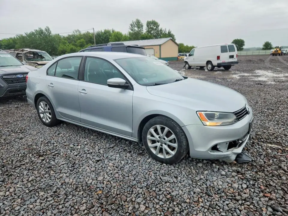 2011 VOLKSWAGEN JETTA SE  