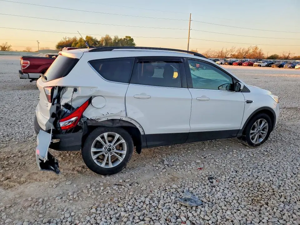 2018 FORD ESCAPE SE  