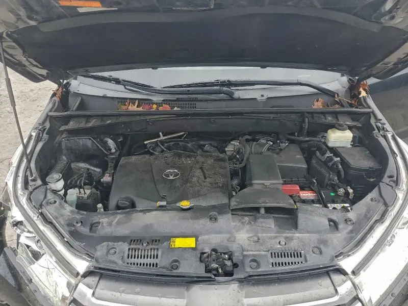 2017 TOYOTA HIGHLANDER SE  