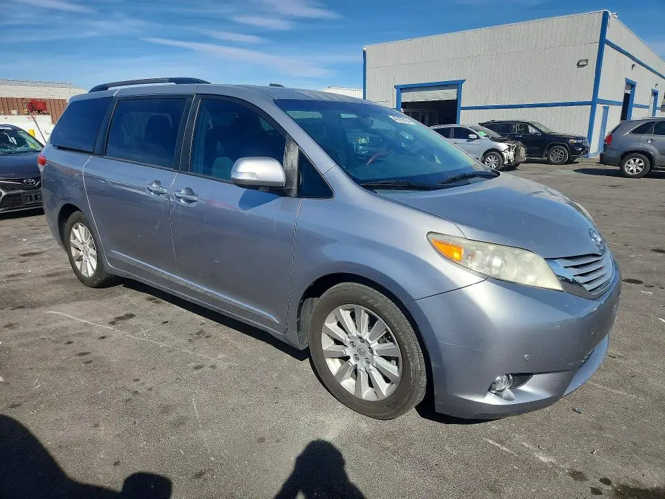 2013 TOYOTA SIENNA LIMITED 7-PASSENGER  