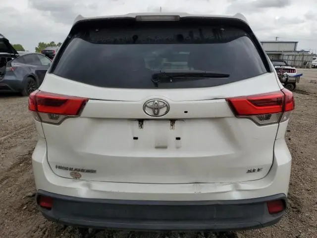 2019 TOYOTA HIGHLANDER SE  