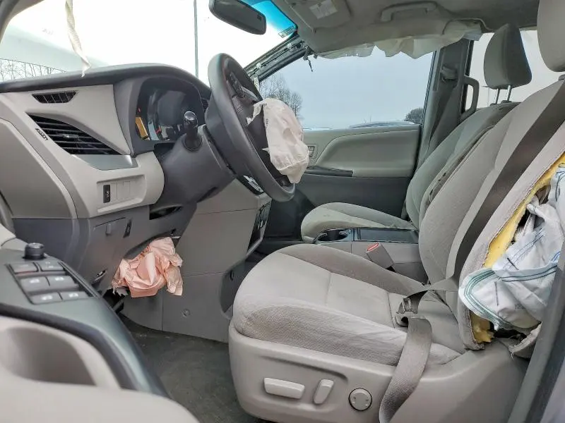 2015 TOYOTA SIENNA LE 8 PASSENGER  