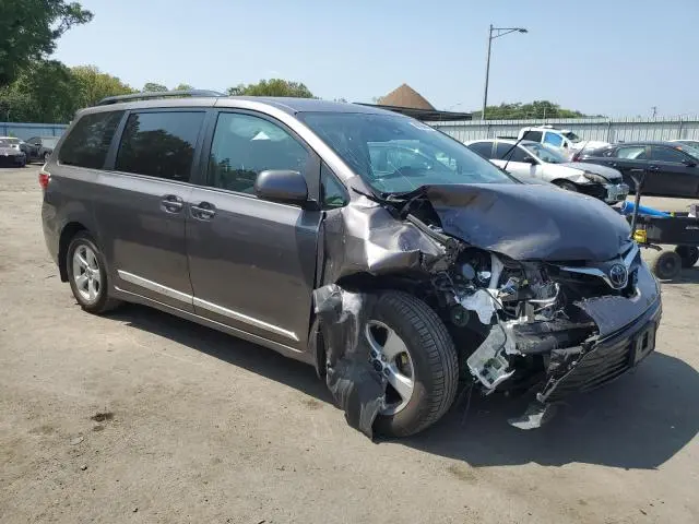 2020 TOYOTA SIENNA LE  