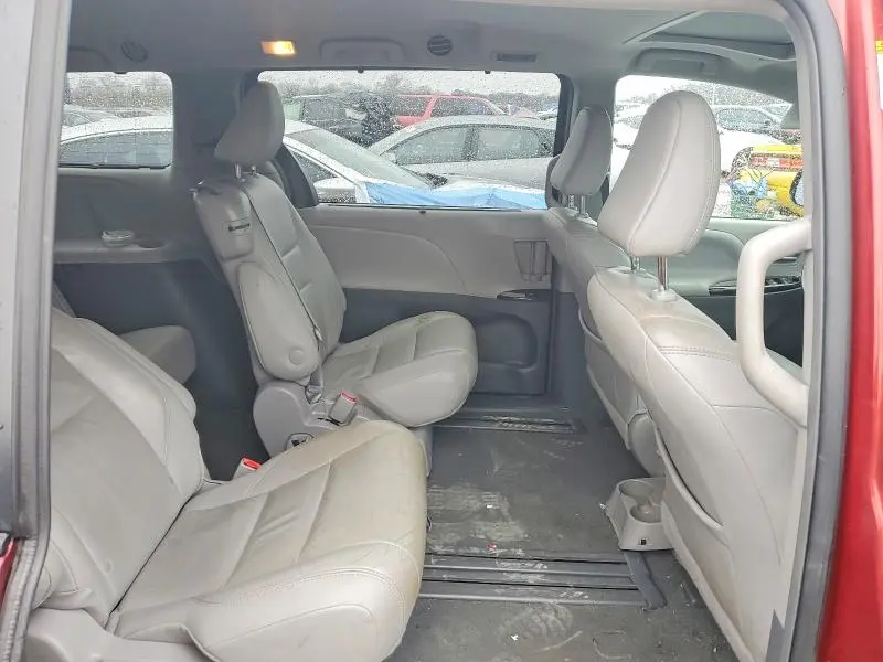 2019 TOYOTA SIENNA XLE 8-PASSENGER  