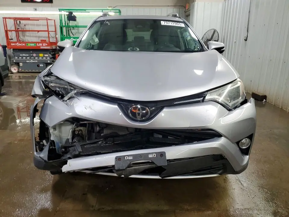 2017 TOYOTA RAV4 XLE  