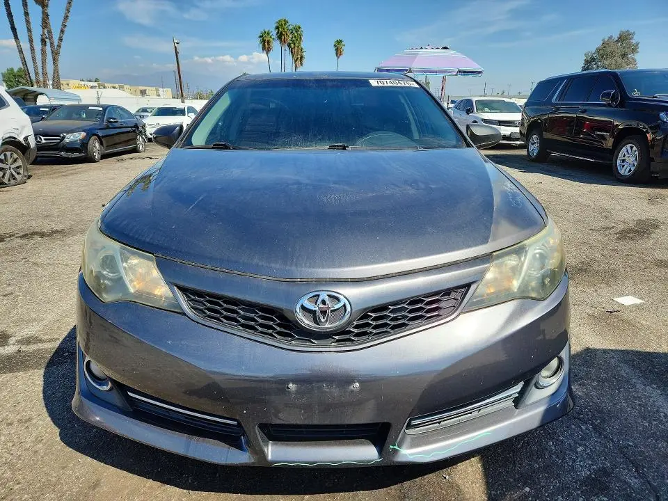 2013 TOYOTA CAMRY SE  