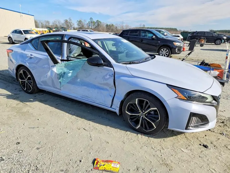 2024 NISSAN ALTIMA SR  