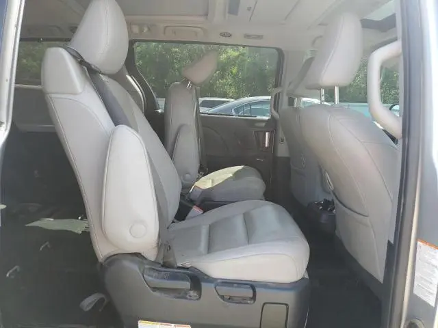 2020 TOYOTA SIENNA XLE  