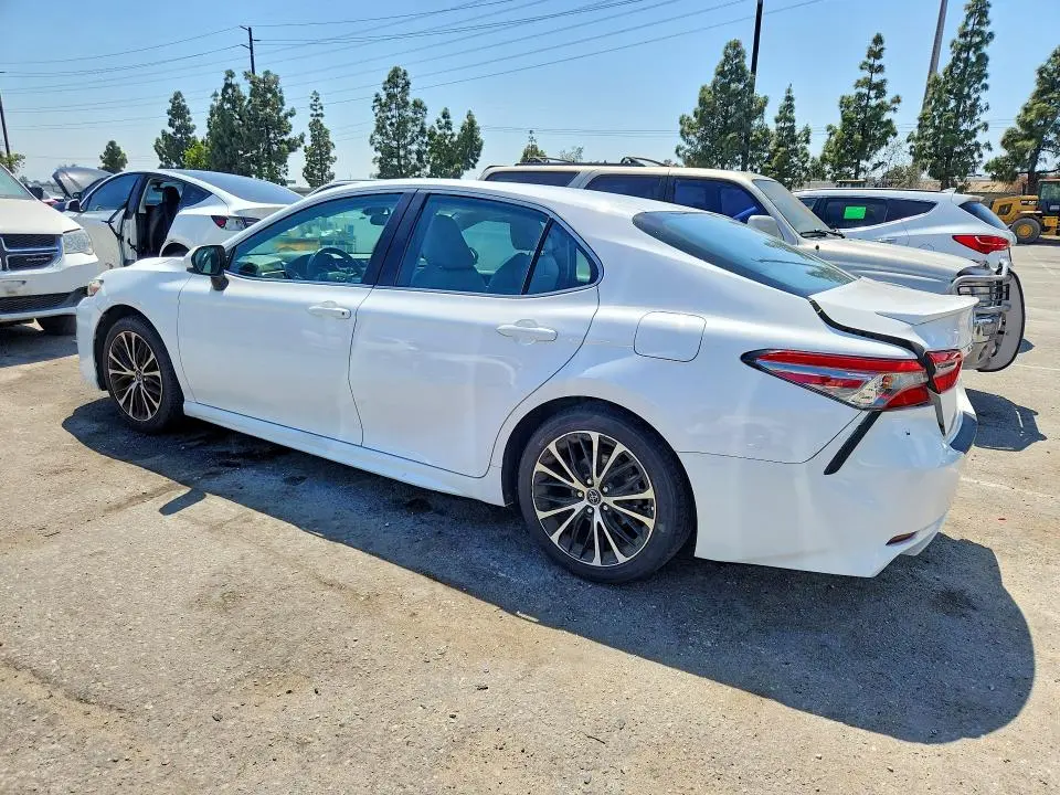 2018 TOYOTA CAMRY SE  