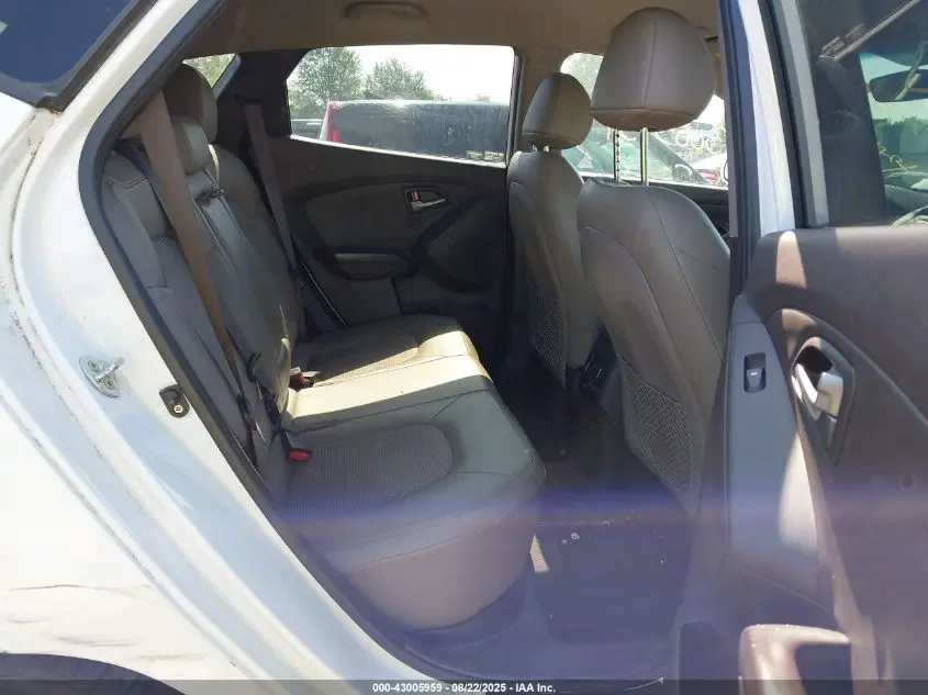 2015 HYUNDAI TUCSON SE