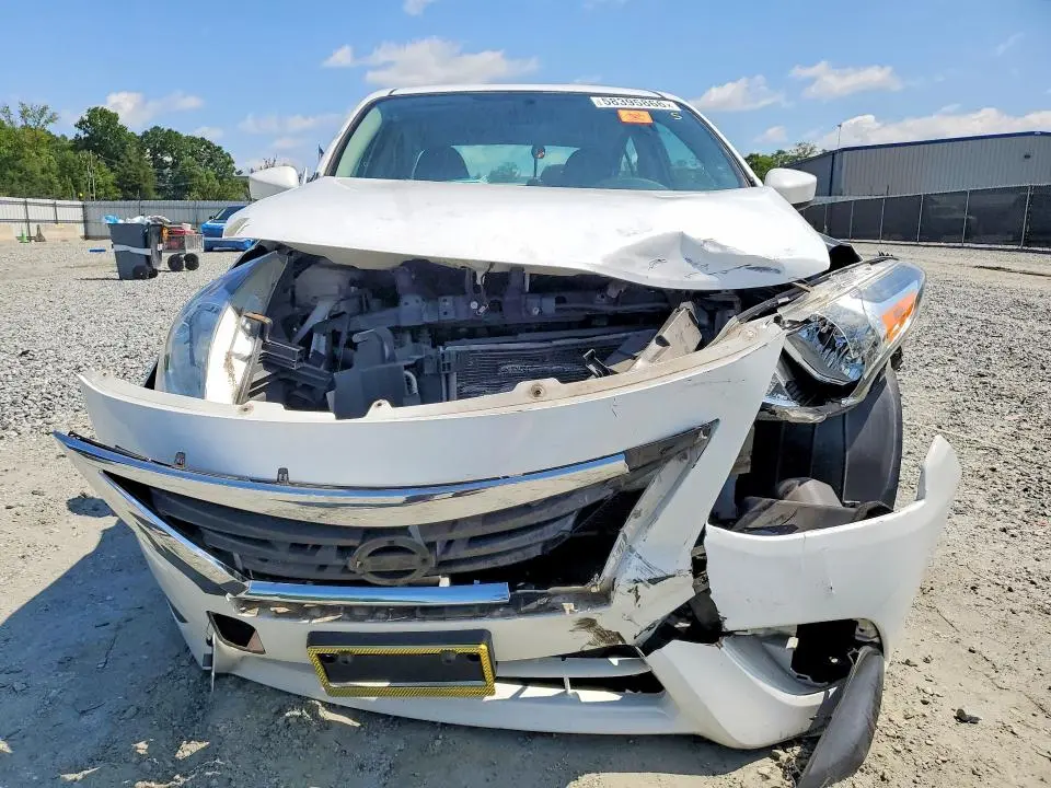 2019 NISSAN VERSA SV  