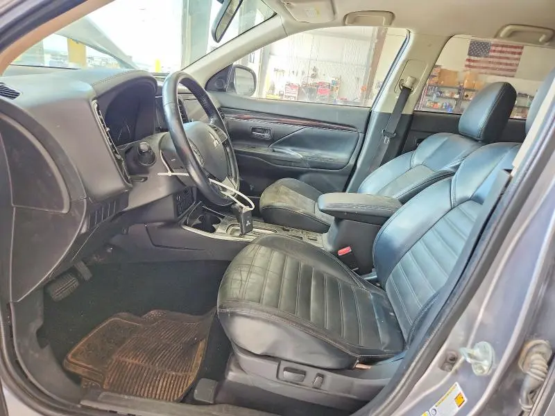 2019 MITSUBISHI OUTLANDER SE  