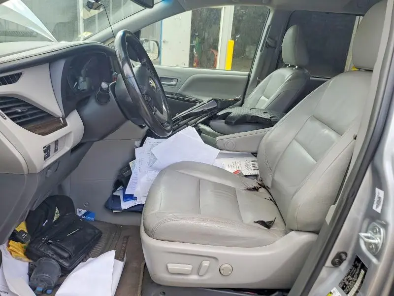 2017 TOYOTA SIENNA XLE 8-PASSENGER  