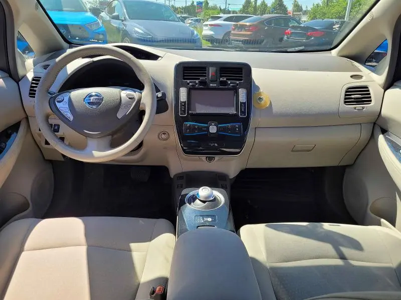 2011 NISSAN LEAF SV  