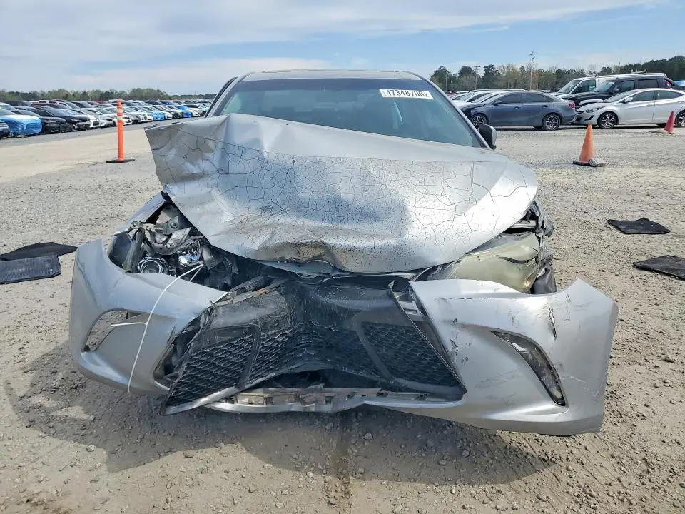 2015 TOYOTA CAMRY SE  