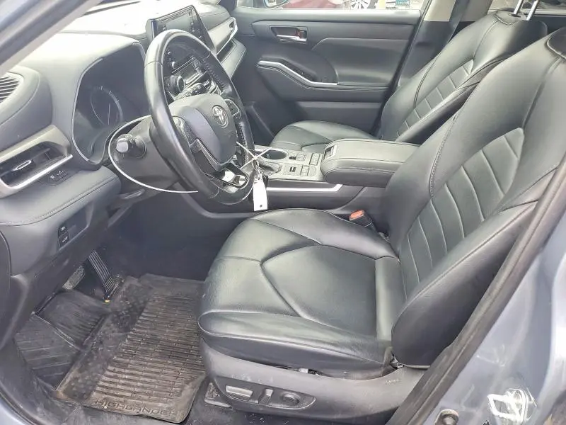 2021 TOYOTA HIGHLANDER XLE  