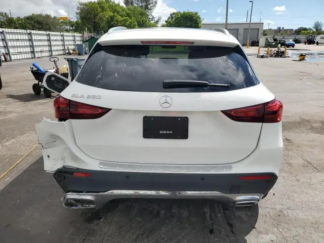 2025 MERCEDES-BENZ GLA 250  