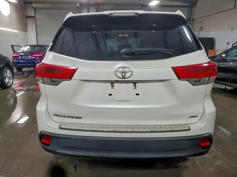 2019 TOYOTA HIGHLANDER LE  