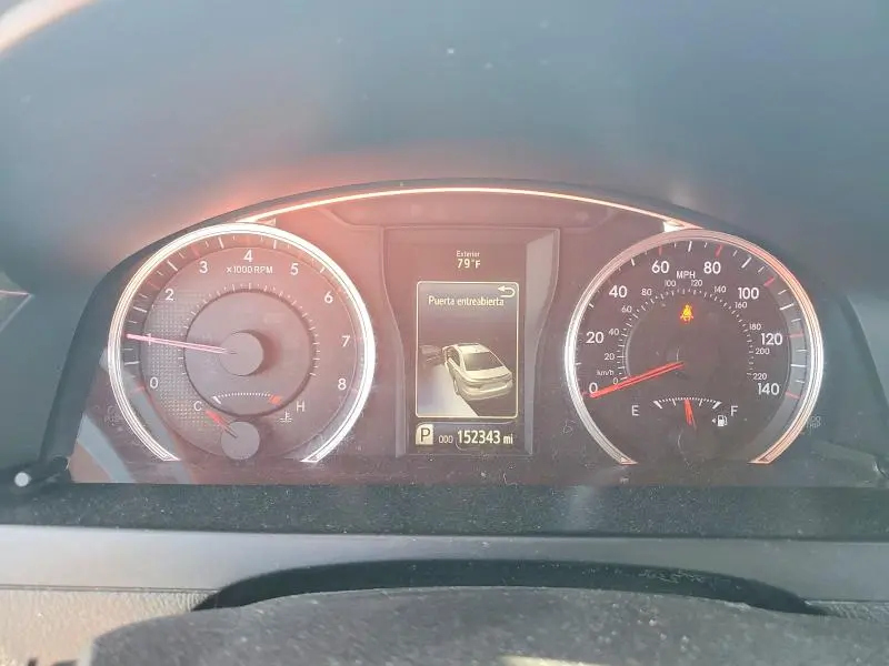 2016 TOYOTA CAMRY SE  