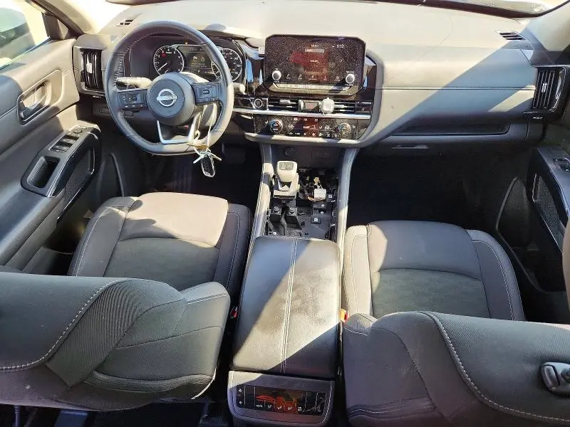 2024 NISSAN PATHFINDER SV  