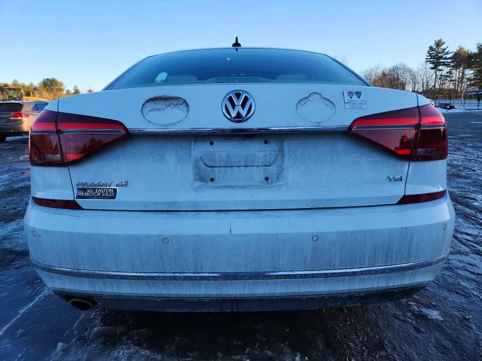2017 VOLKSWAGEN PASSAT SE  