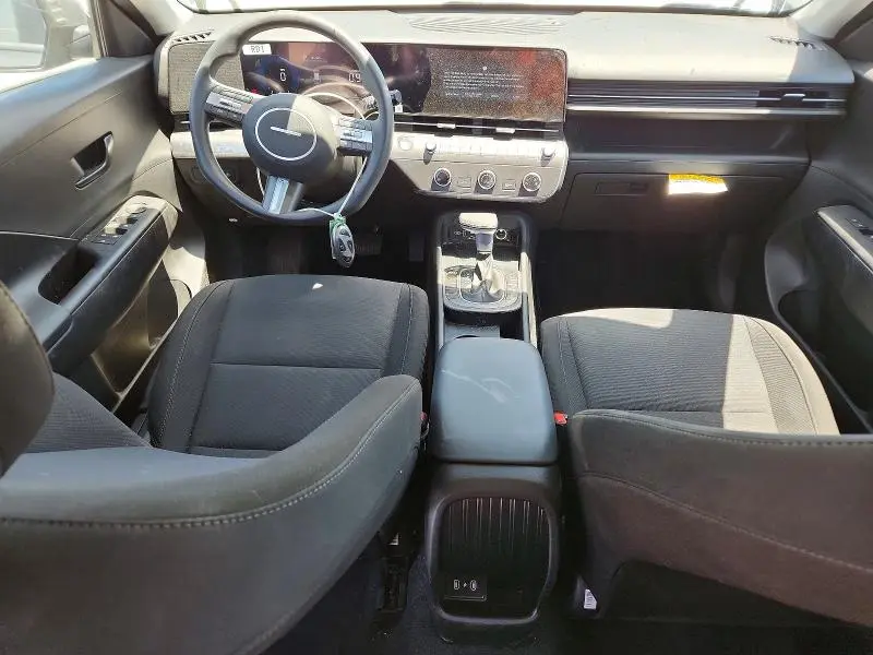 2025 HYUNDAI KONA SE  