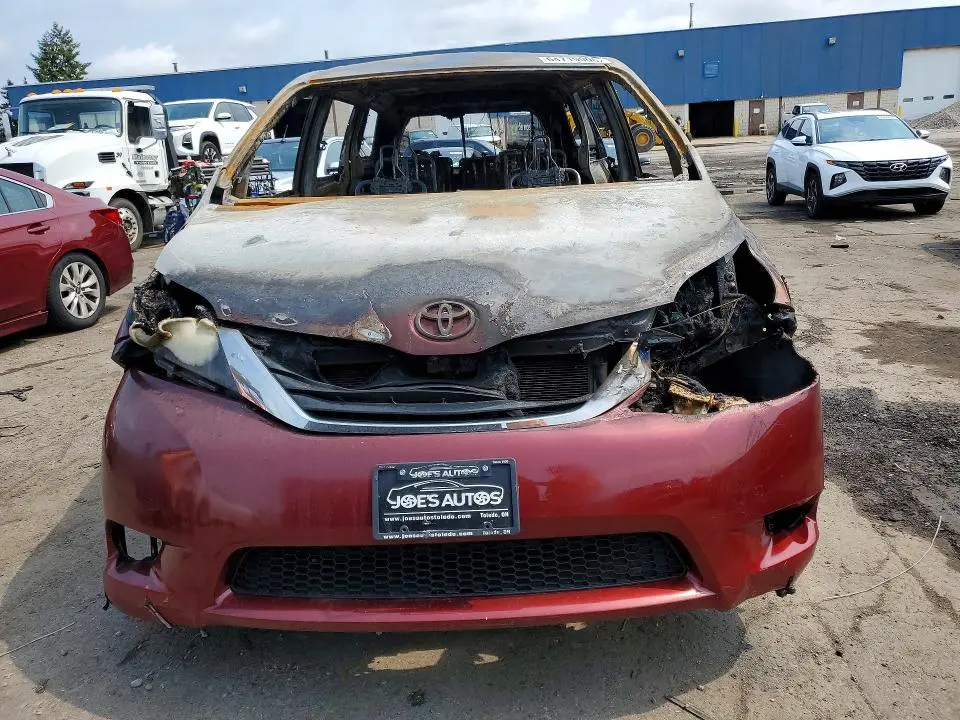 2011 TOYOTA SIENNA LE  