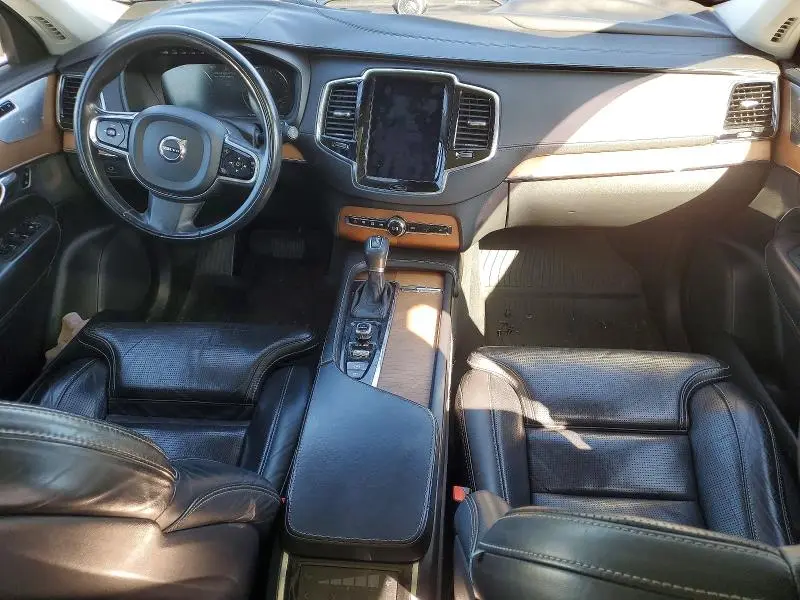 2016 VOLVO XC90 T6  