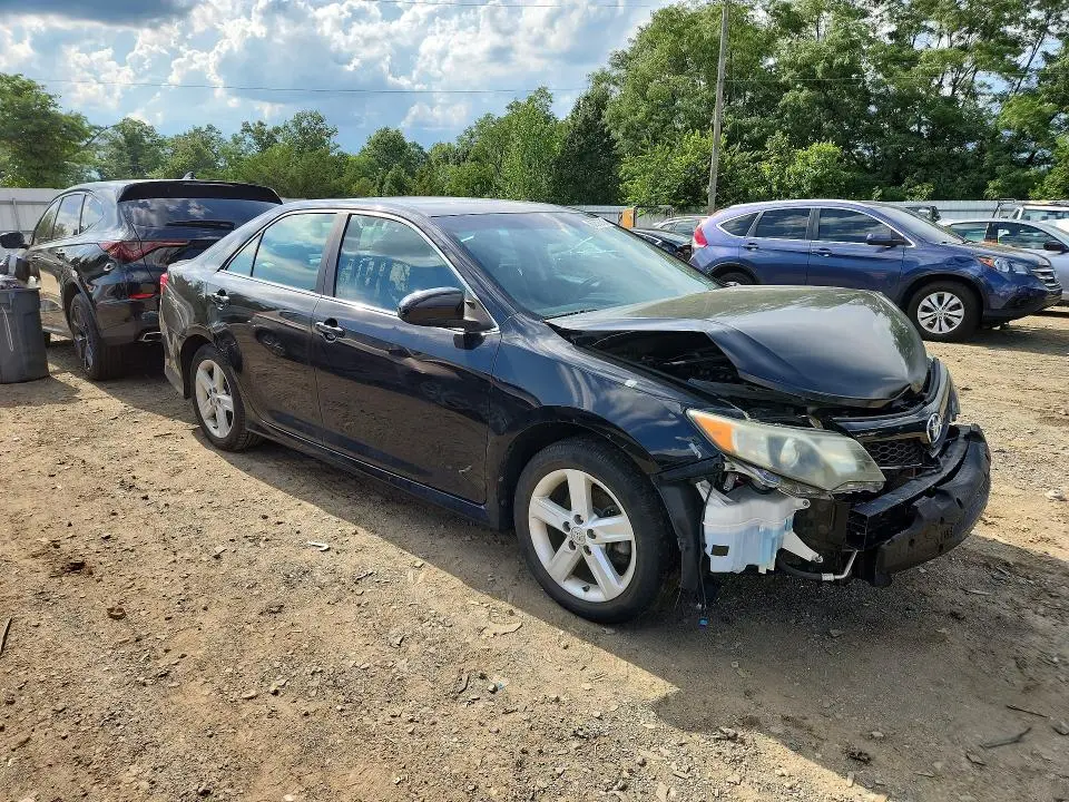 2012 TOYOTA CAMRY SE  