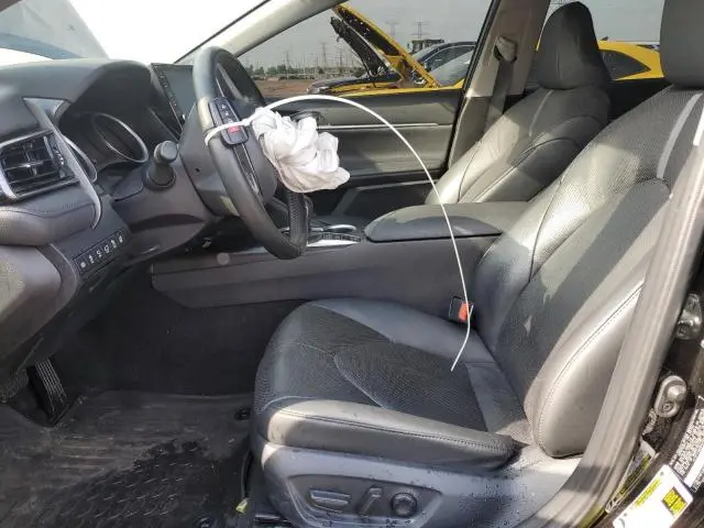2023 TOYOTA CAMRY XLE  