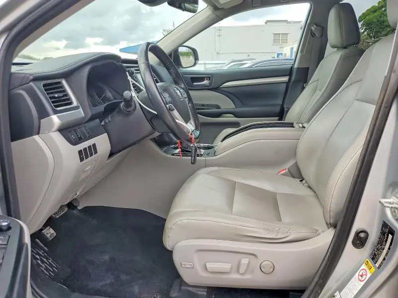 2017 TOYOTA HIGHLANDER XLE  