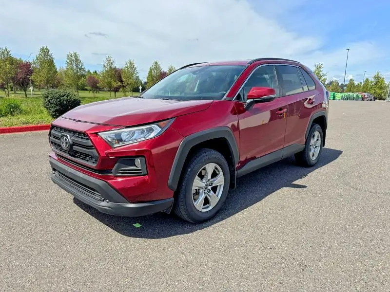 2020 TOYOTA RAV4 XLE  