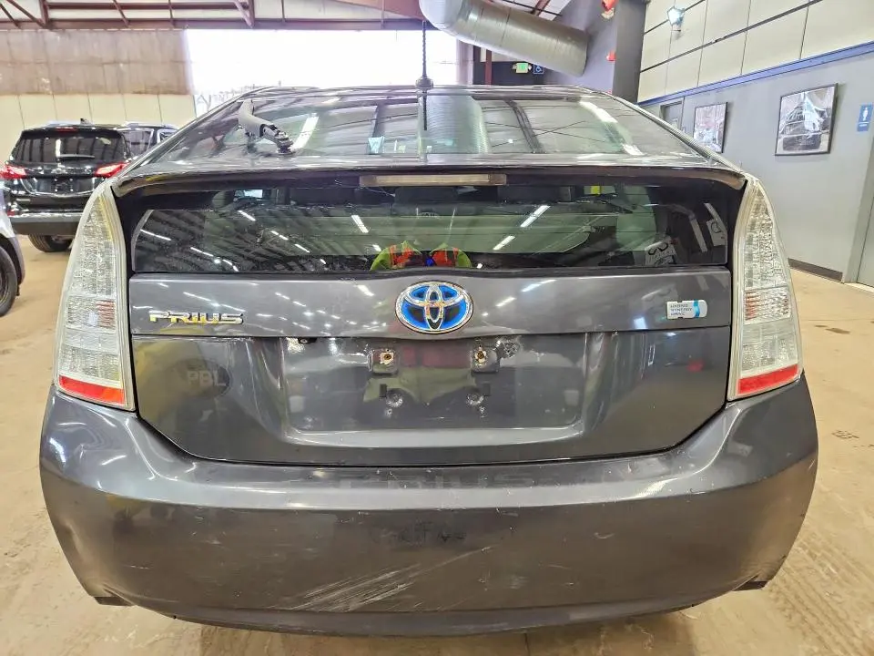 2010 TOYOTA PRIUS III  