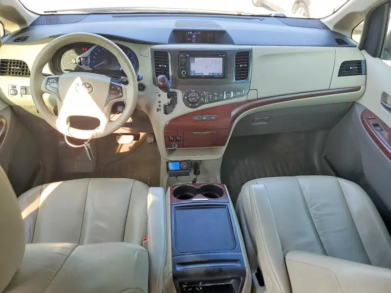 2014 TOYOTA SIENNA XLE 8-PASSENGER  