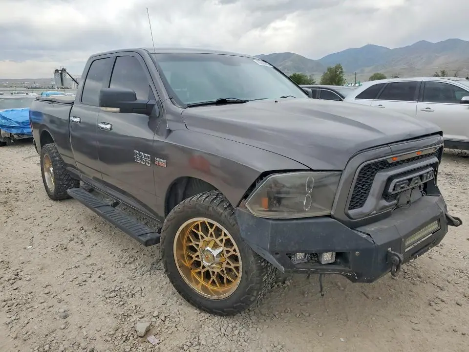 2017 RAM 1500 SLT  