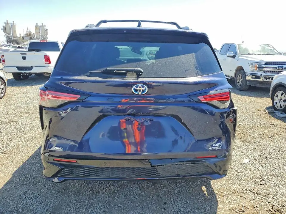2022 TOYOTA SIENNA XSE  