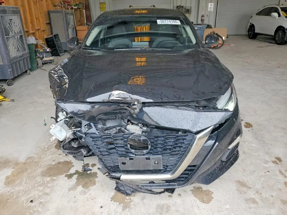 2019 NISSAN ALTIMA SR  