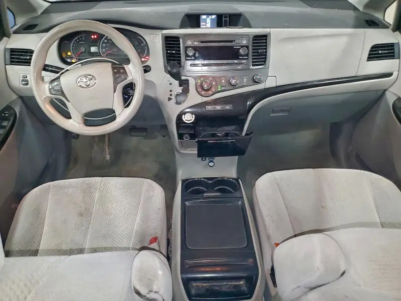 2011 TOYOTA SIENNA LE  