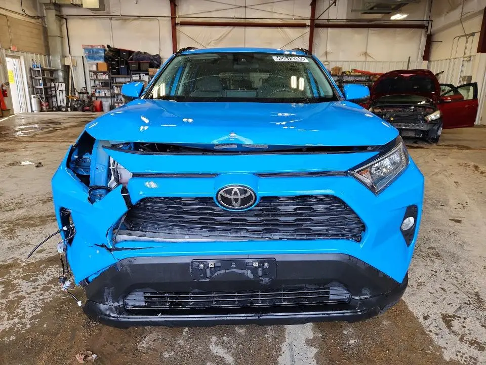 2021 TOYOTA RAV4 XLE  