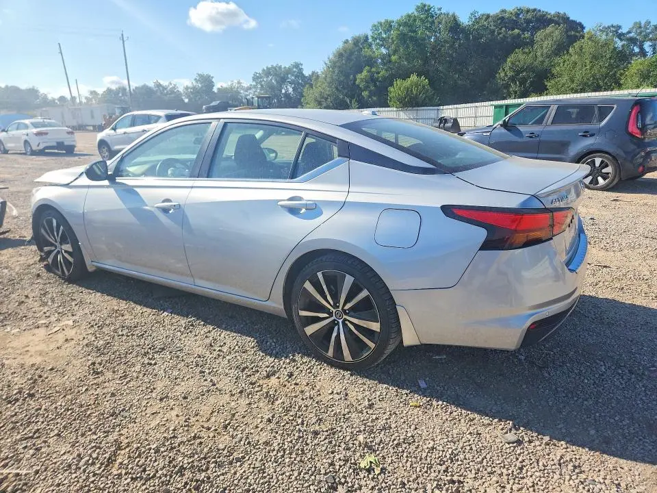 2022 NISSAN ALTIMA SR  