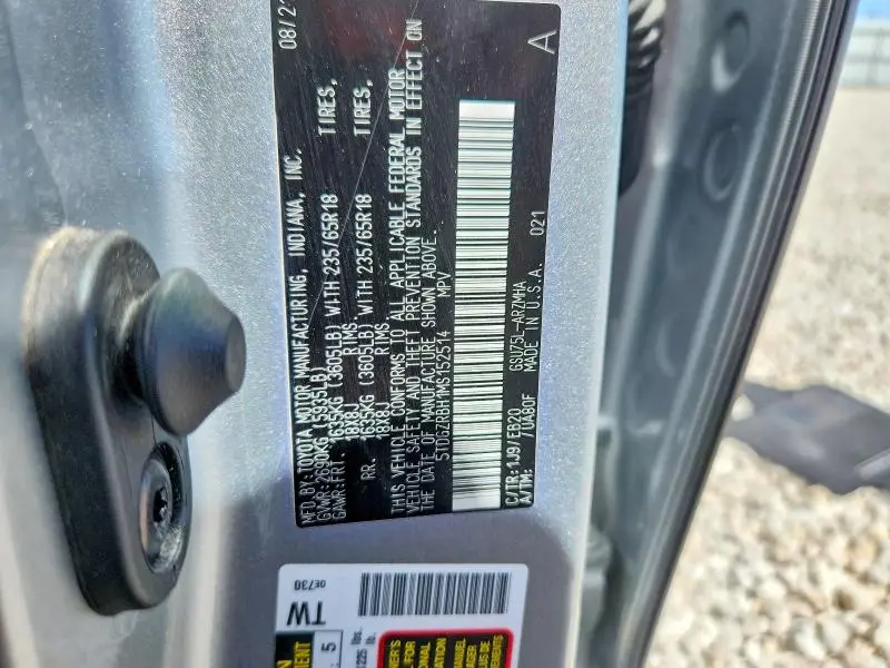 2021 TOYOTA HIGHLANDER XLE  