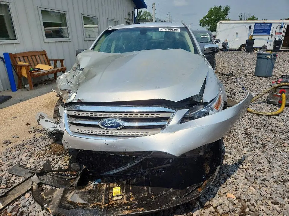 2010 FORD TAURUS LIMITED  