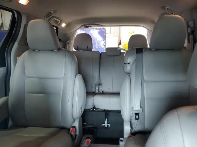 2020 TOYOTA SIENNA XLE  