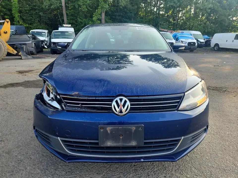 2013 VOLKSWAGEN JETTA SE  