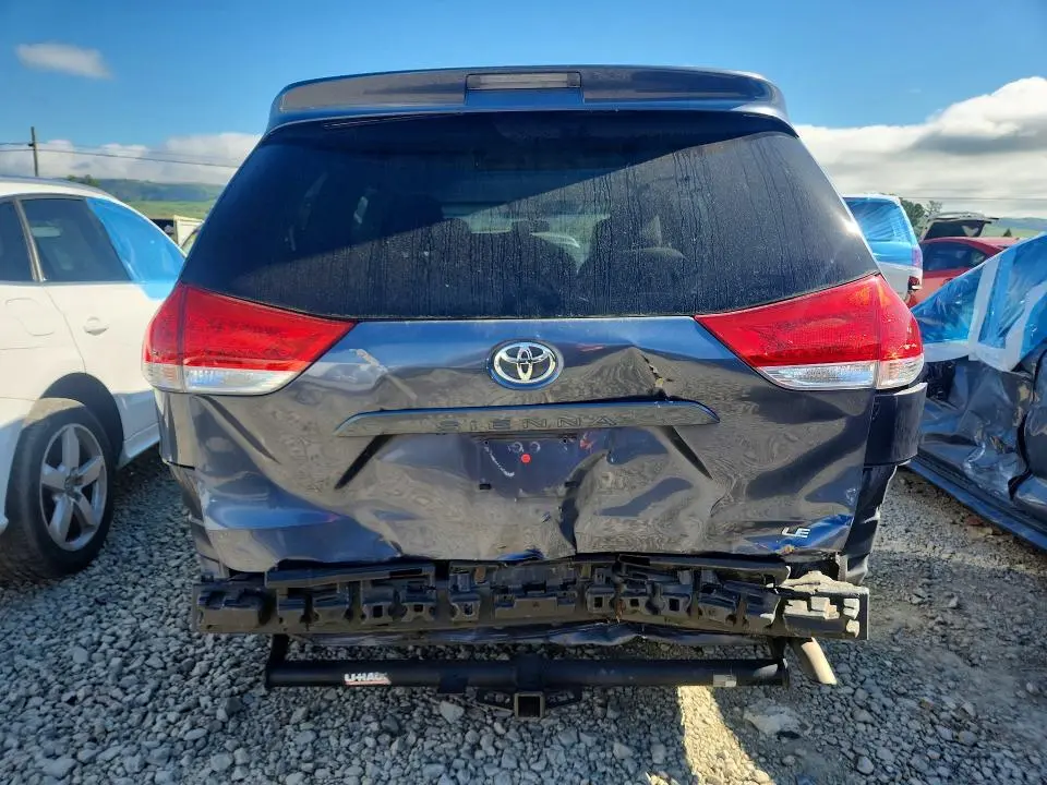 2014 TOYOTA SIENNA LE 8-PASSENGER  
