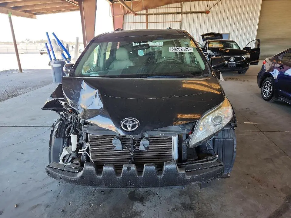 2016 TOYOTA SIENNA XLE PREMIUM 8-PASSENGER  